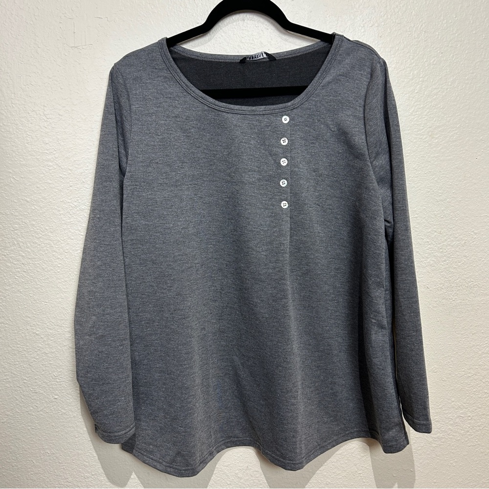 698 Size 12 NWT Gray Pullover with Decorative Buttons BloomChic